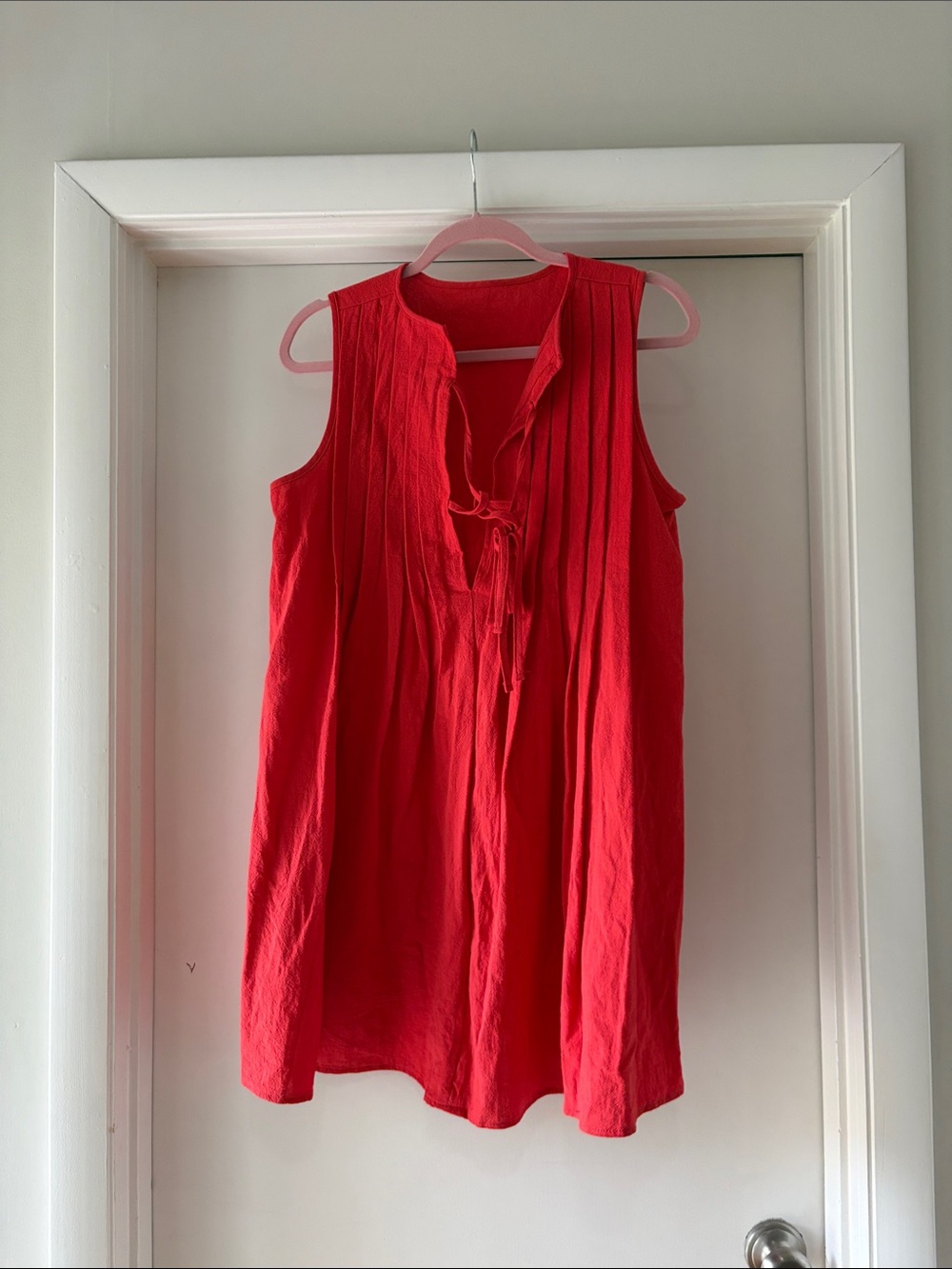 Sleeveless Red Tie-Front Pleated Women's Top